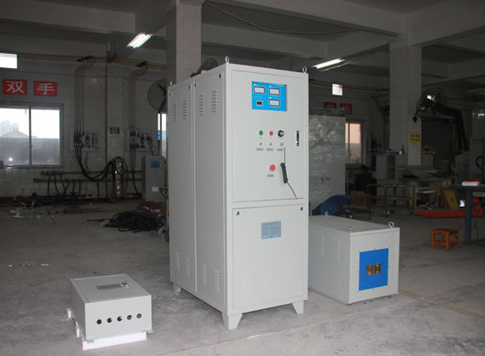 SWS - 200 A 15 - 30 kHz 200 kW 310 A超音波誘導加熱機